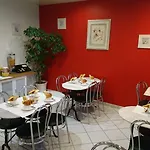 Acacia Hotel